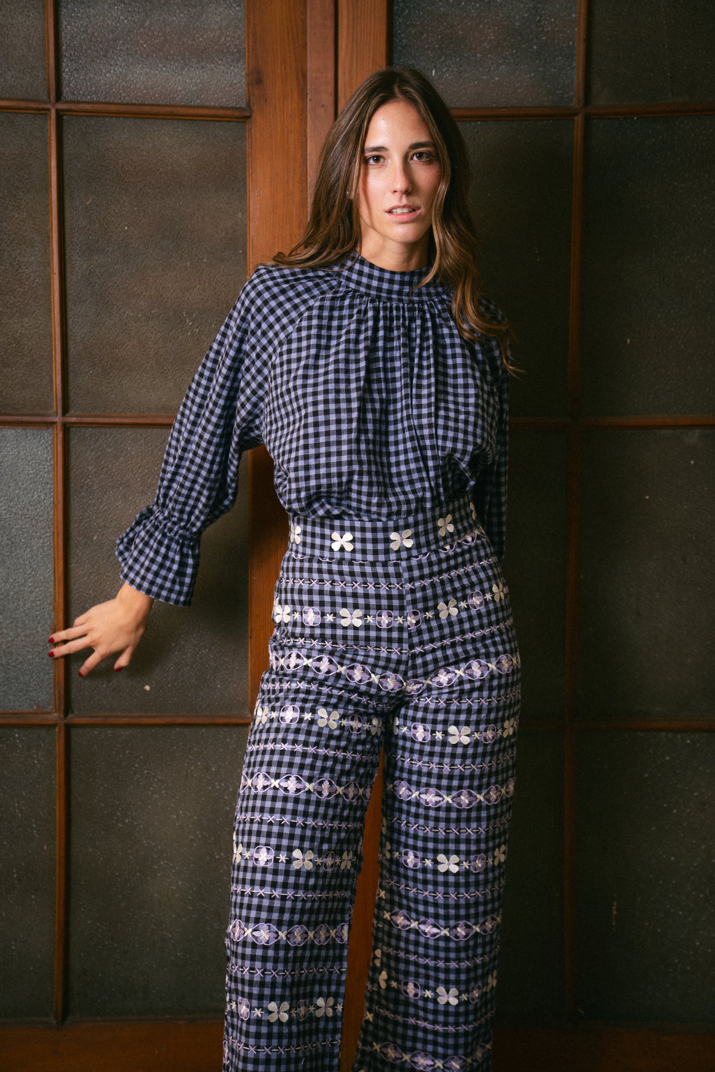Pantalón Vuelo Bordado Vichy Azul